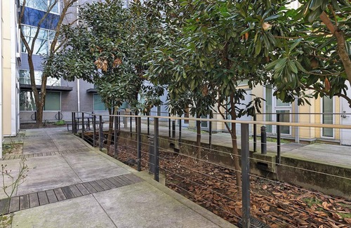 Alphabet Historic District Apartment | Landing | Stunning Studio, Gym, Courtyard