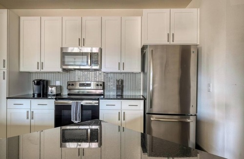 Conroe Apartment | Landing | Stunning 2BD, Yoga Studio, Pool