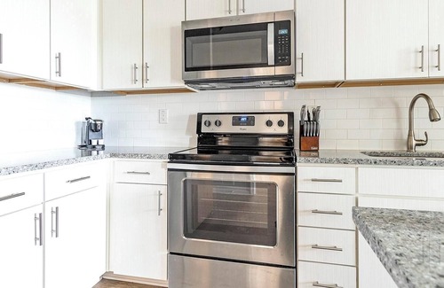Land O' Lakes Apartment | Landing | Stylish 1BD, Gym, Clubhouse
