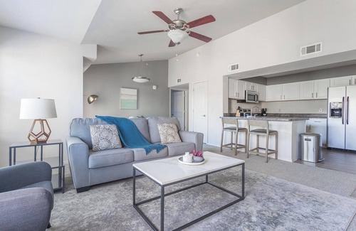 Broken Arrow Apartment | Landing | Stylish 1BD, Courtyard, Pool