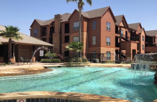 Southbelt/Ellington Apartment | Landing | Stylish 1BD, Clubhouse, Pool