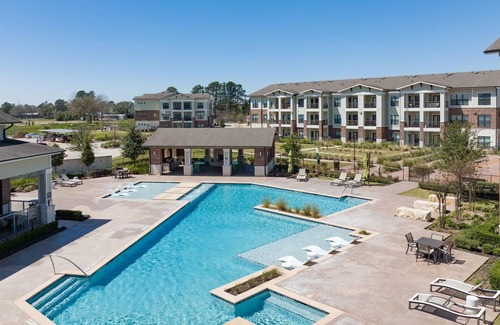 Katy Apartment | Landing | Stylish 1BD, Courtyard, Gym