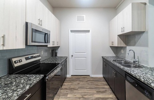 Charlotte Apartment | Landing | Stylish 1BD, Gym, Clubhouse