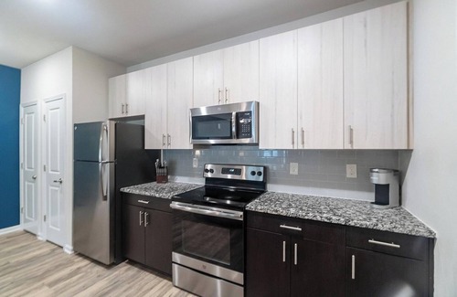 Charlotte Apartment | Landing | Stylish 1BD, Gym, Clubhouse