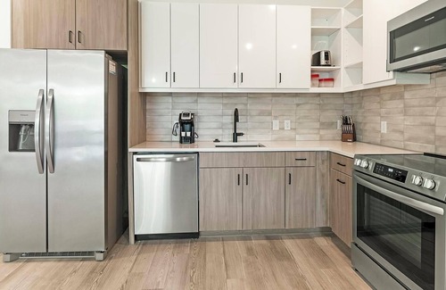 Richmond Apartment | Landing | Stylish 1BD, Game Room, Rooftop Lounge