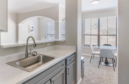 Briarforest Apartment | Landing | Stylish 1BD, Gym, Pool