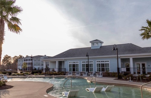 Eden Apartment | Landing | Stylish 1BD, Pool, Gym