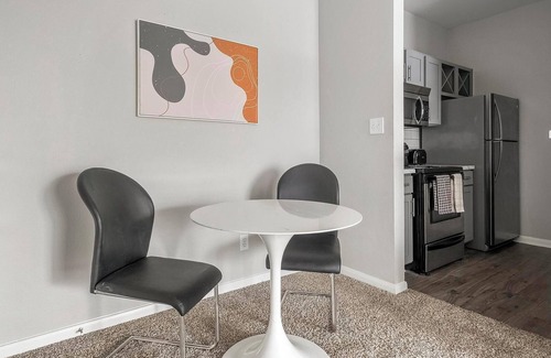 Briarforest Apartment | Landing | Stylish 1BD, Pool, Gym