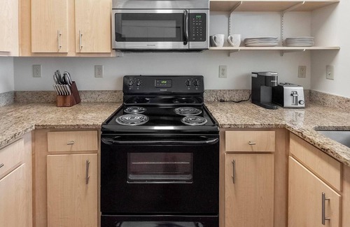 New Pathways Apartment | Landing | Stylish 1BD, Pool, Gym