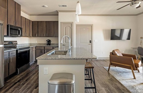 Manor Apartment | Landing | Stylish 1BD, Pool, Gym