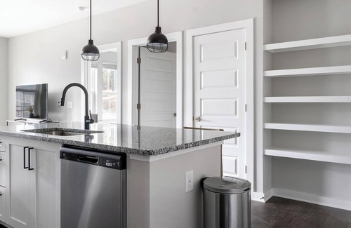 Mableton Apartment | Landing | Stylish 1BD, Pool, Gym