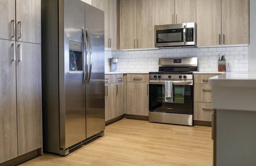 Fort Myers Apartment | Landing | Stylish 1BD, Pool, Clubhouse