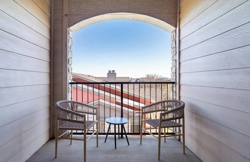 Fort Worth Apartment | Landing | Stylish 1BD, Pool, Gym