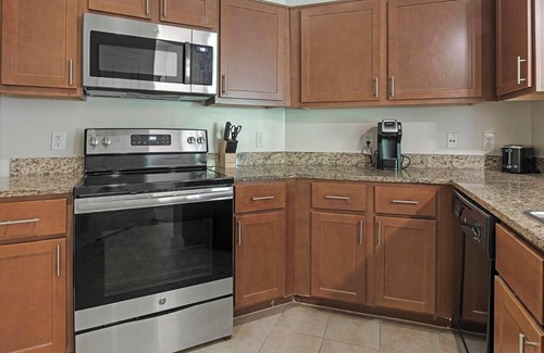Chillum Apartment | Landing | Stylish 1BD, Courtyard, Pool