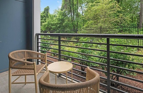 Chillum Apartment | Landing | Stylish 1BD, Courtyard, Pool