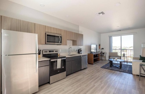 Goodyear Apartment | Landing | Stylish 2BD, Courtyard, Clubhouse