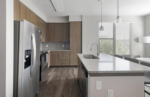 Memorial Apartment | Landing | Stylish 2BD, Gym