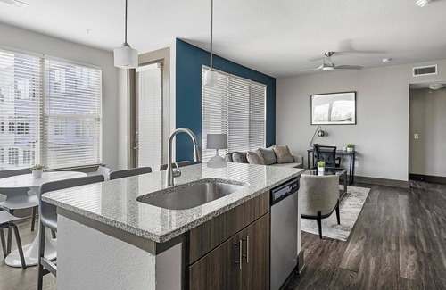 Memorial Apartment | Landing | Stylish 2BD, Gym