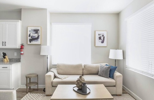 Madison Apartment | Landing | Stylish 2BD, Pool, Clubhouse