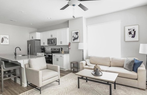 Madison Apartment | Landing | Stylish 2BD, Pool, Clubhouse