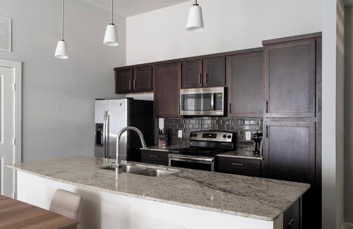 Buda Apartment | Landing | Stylish 2BD, Pool, Clubhouse