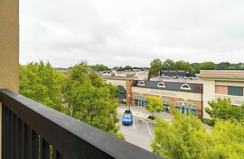 Cary Apartment | Landing | Stylish 2BD, Pool, Gym