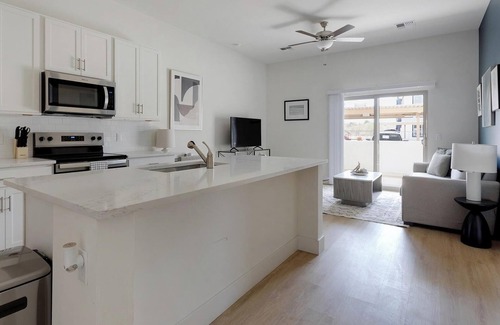 Casas Adobes Apartment | Landing | Stylish 2BD, Pool