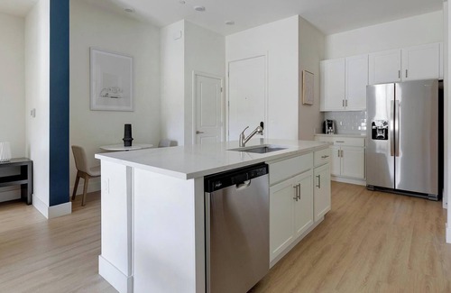 Casas Adobes Apartment | Landing | Stylish 2BD, Pool