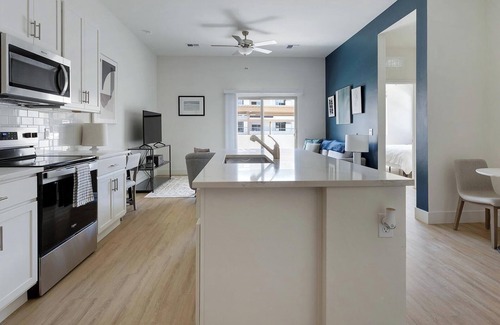 Casas Adobes Apartment | Landing | Stylish 2BD, Pool