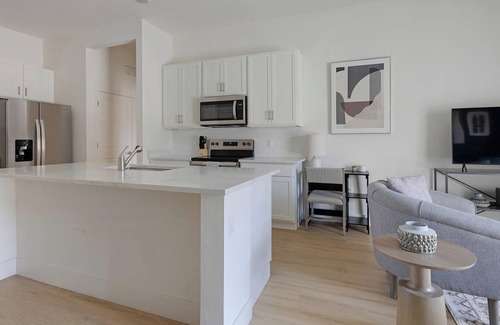 Casas Adobes Apartment | Landing | Stylish 2BD, Pool
