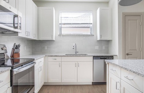 Tarrant County Apartment | Landing | Stylish 2BD, Yoga Studio, Gym