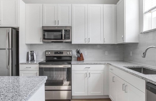 Tarrant County Apartment | Landing | Stylish 2BD, Yoga Studio, Gym
