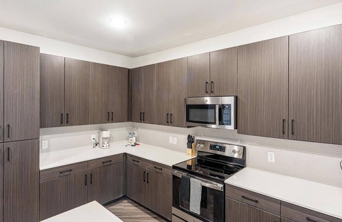 Wetmore Apartment | Landing | Stylish 2BD, Clubhouse, Gym