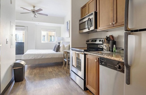 Pearl District Apartment | Landing | Stylish Studio, Gym, Courtyard