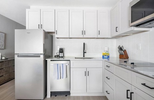 Northeast Raleigh Apartment | Landing | Stylish Studio, Pool, Gym