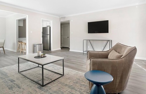 Homewood Apartment | Landing | Stylish 1BD, Clubhouse, Gym
