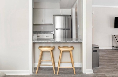Homewood Apartment | Landing | Stylish 1BD, Clubhouse, Gym