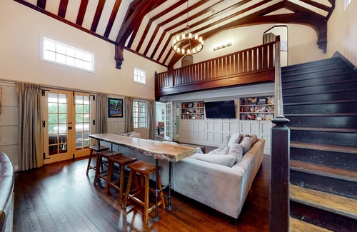 Franconia House | Landmark home with incredible mountain views, saltwater pool & hot tub