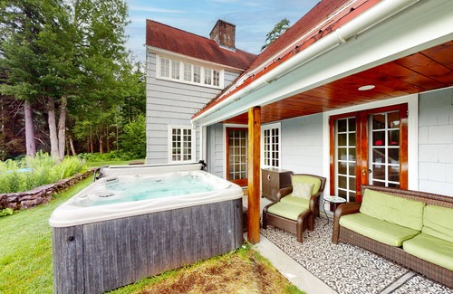 Franconia House | Landmark home with incredible mountain views, saltwater pool & hot tub