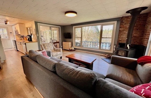 Selwyn Cottage | Lands End Cottage on Stoney Lake