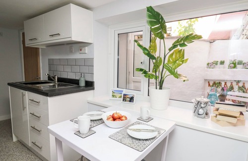 Cardigan Cottage | LANE COTTAGE, pet friendly, with a garden in Cardigan