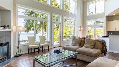 Langley House | Langley by the Sea by AvantStay Panoramic Vistas