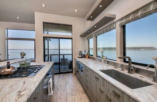 Langley Apartment | Langley Waterfront Condo by AvantStay | A+ Views