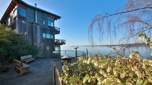Langley Apartment | Langley Waterfront Condo by AvantStay A Views