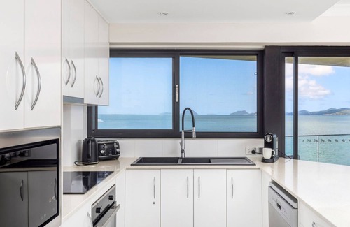Soldiers Point Apartment | Lanimer Spectacular Waterfront