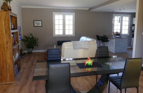 Antonne-et-Trigonant House | Lanmary Forest, 1st floor independent in a villa with pool