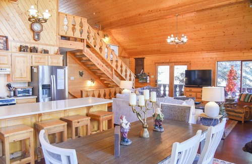 Red River House | Lanna Lasso's the Moon