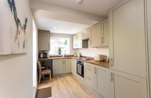 Swindon House | Lansdown House Long Stays Free parking and Wi-Fi