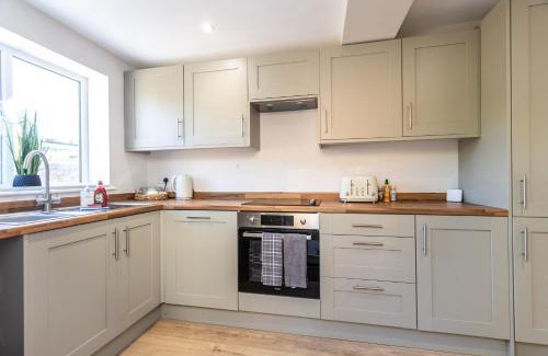 Swindon House | Lansdown House Long Stays Free parking and Wi-Fi