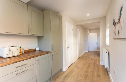 Swindon House | Lansdown House Long Stays Free parking and Wi-Fi
